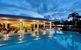 Summit Rainforest&Golf Resort